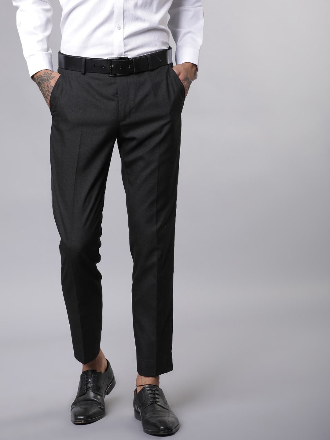 

Black coffee Men Black Slim Fit Striped Regular Trousers