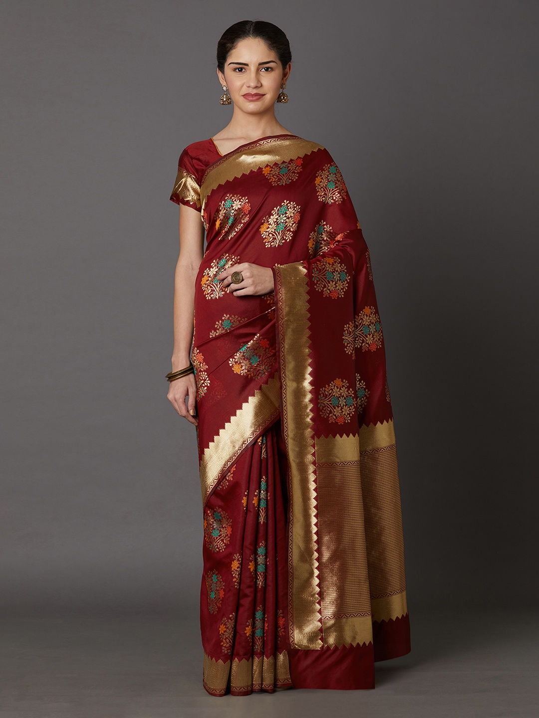 

Mitera Maroon & Gold-Toned Silk Blend Woven Design Kanjeevaram Saree