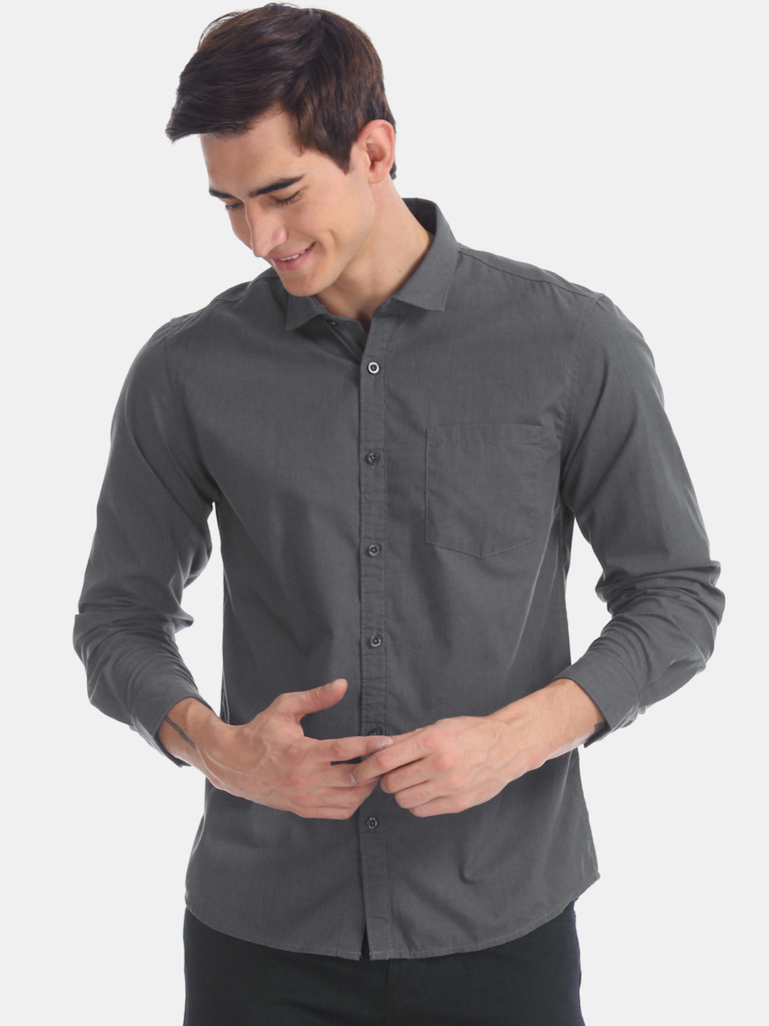 

Ruggers Men Grey Regular Fit Solid Casual Shirt