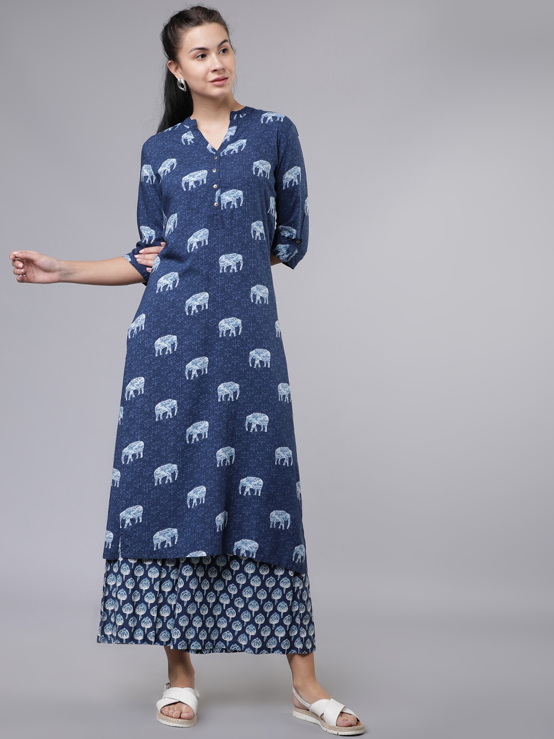 

Vishudh Women Navy Blue & White Quirky Print Straight Kurta