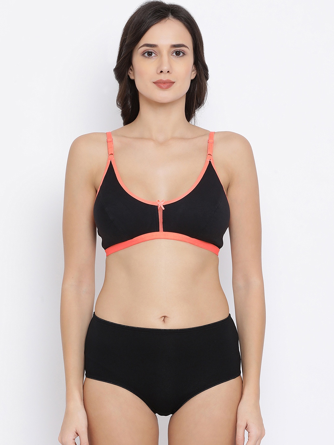 

Clovia Women Black Solid Non-Padded T-shirt Bra & Hipster Lingerie Set COMBBP93232B