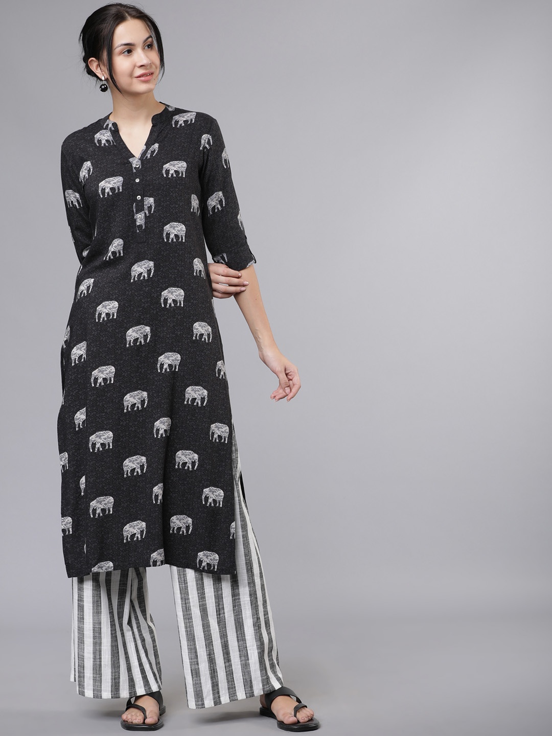 

Vishudh Women Black & White Elephant Printed Straight Kurta