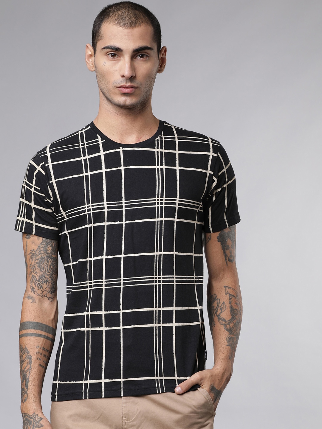 

LOCOMOTIVE Men Black Checked Round Neck Slim Fit T-shirt