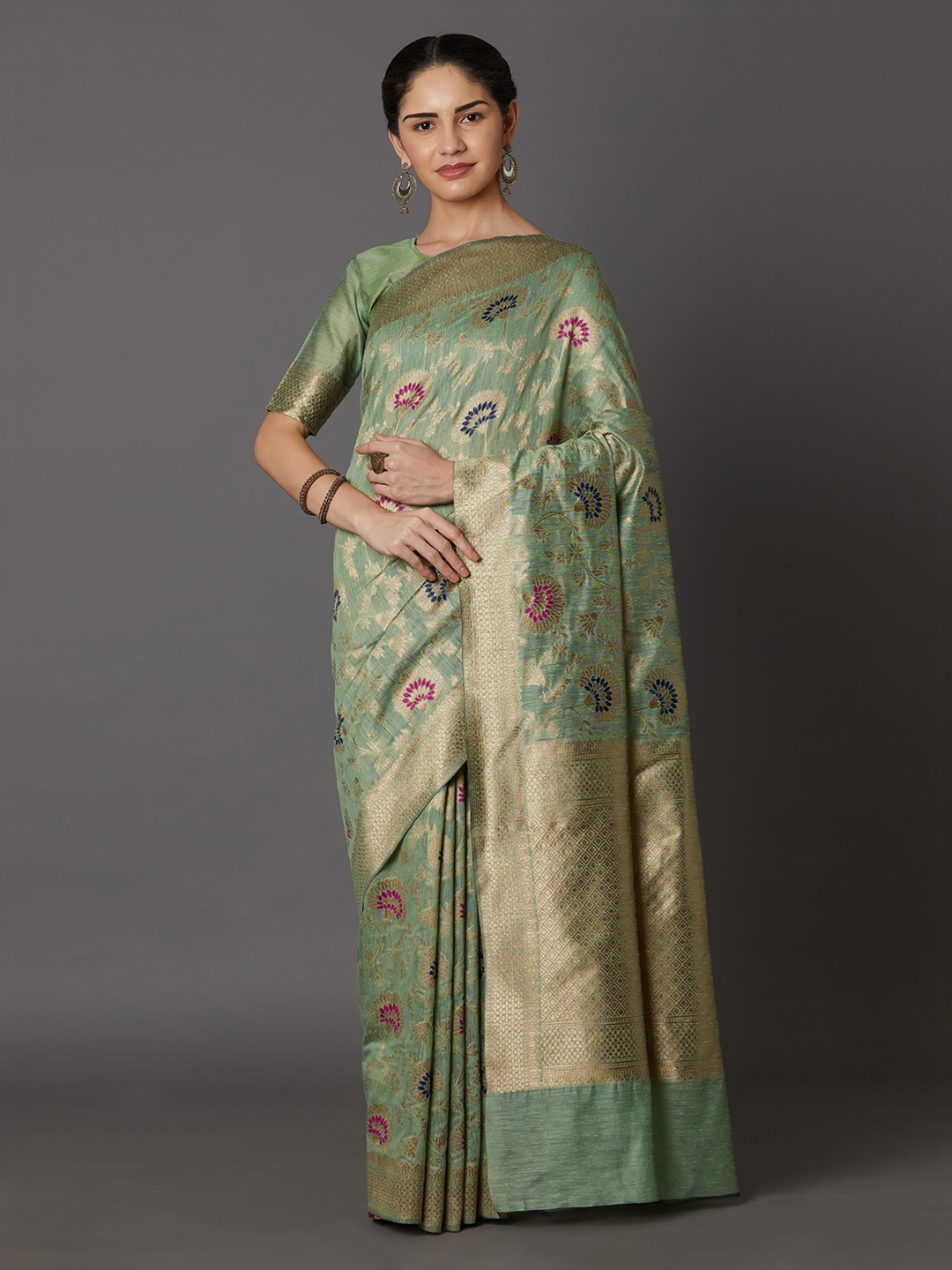 

Mitera Green & Gold-Toned Silk Blend Woven Design Kanjeevaram Saree