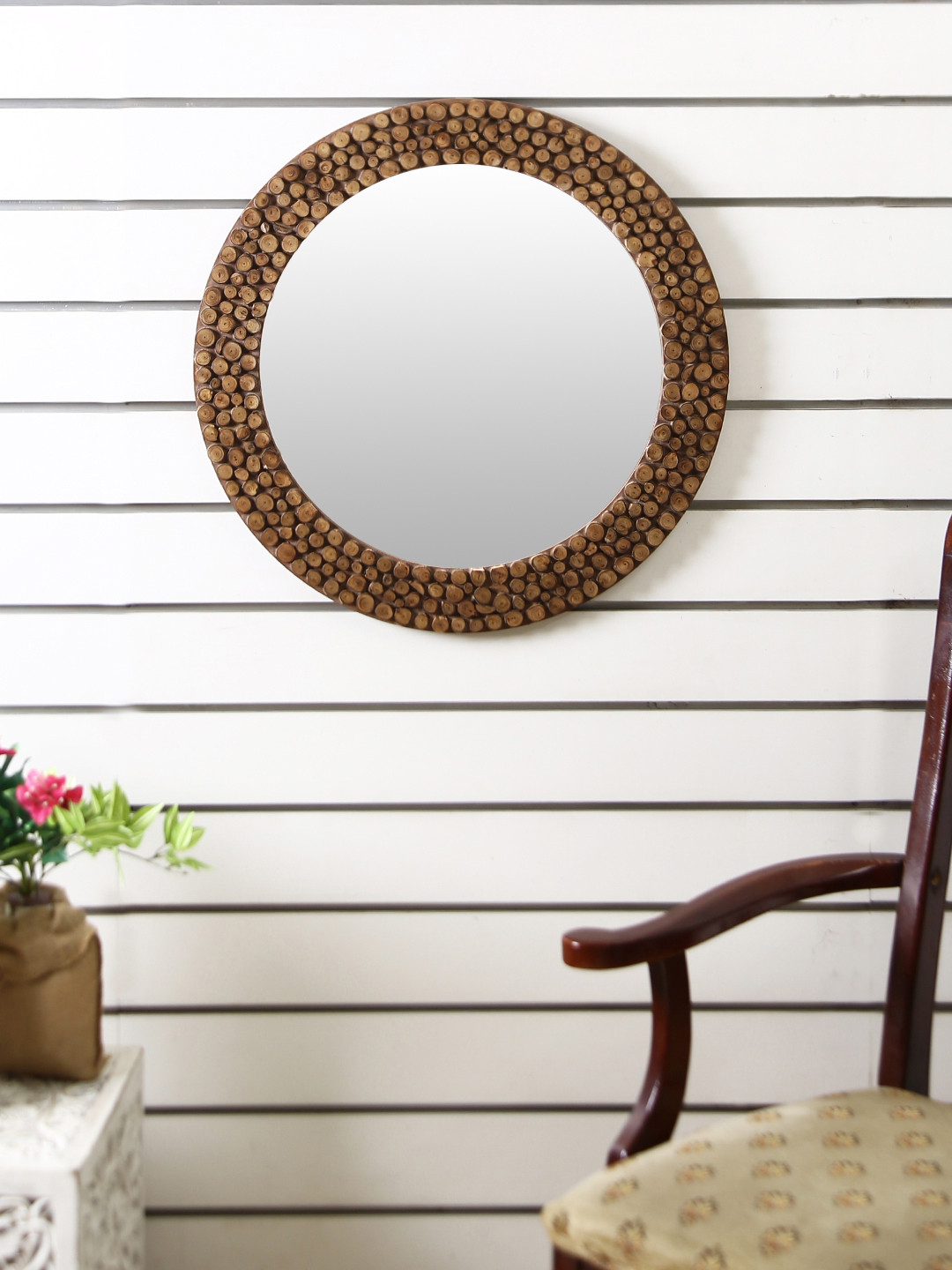 

HOSLEY Brown Round Log Slices Carved Decorative Wall Mirror