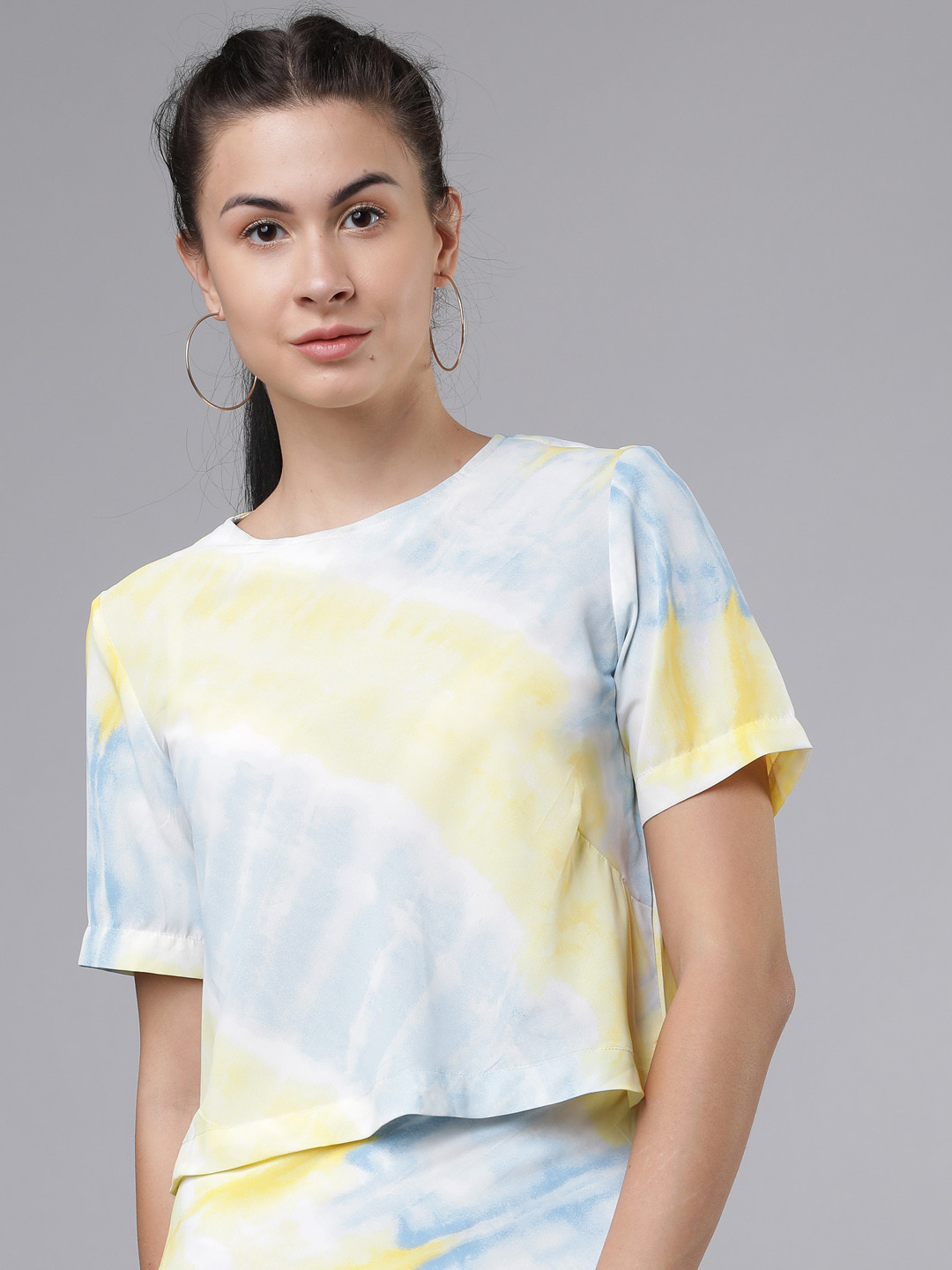 

Tokyo Talkies Women Blue & Yellow Dyed Crop Top