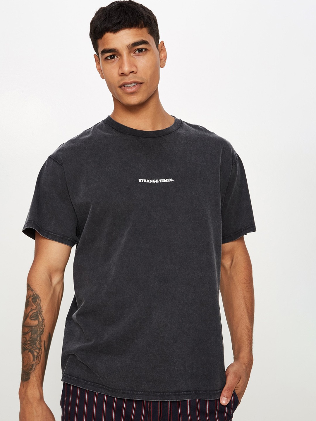 

COTTON ON Men Black Solid Round Neck T-shirt