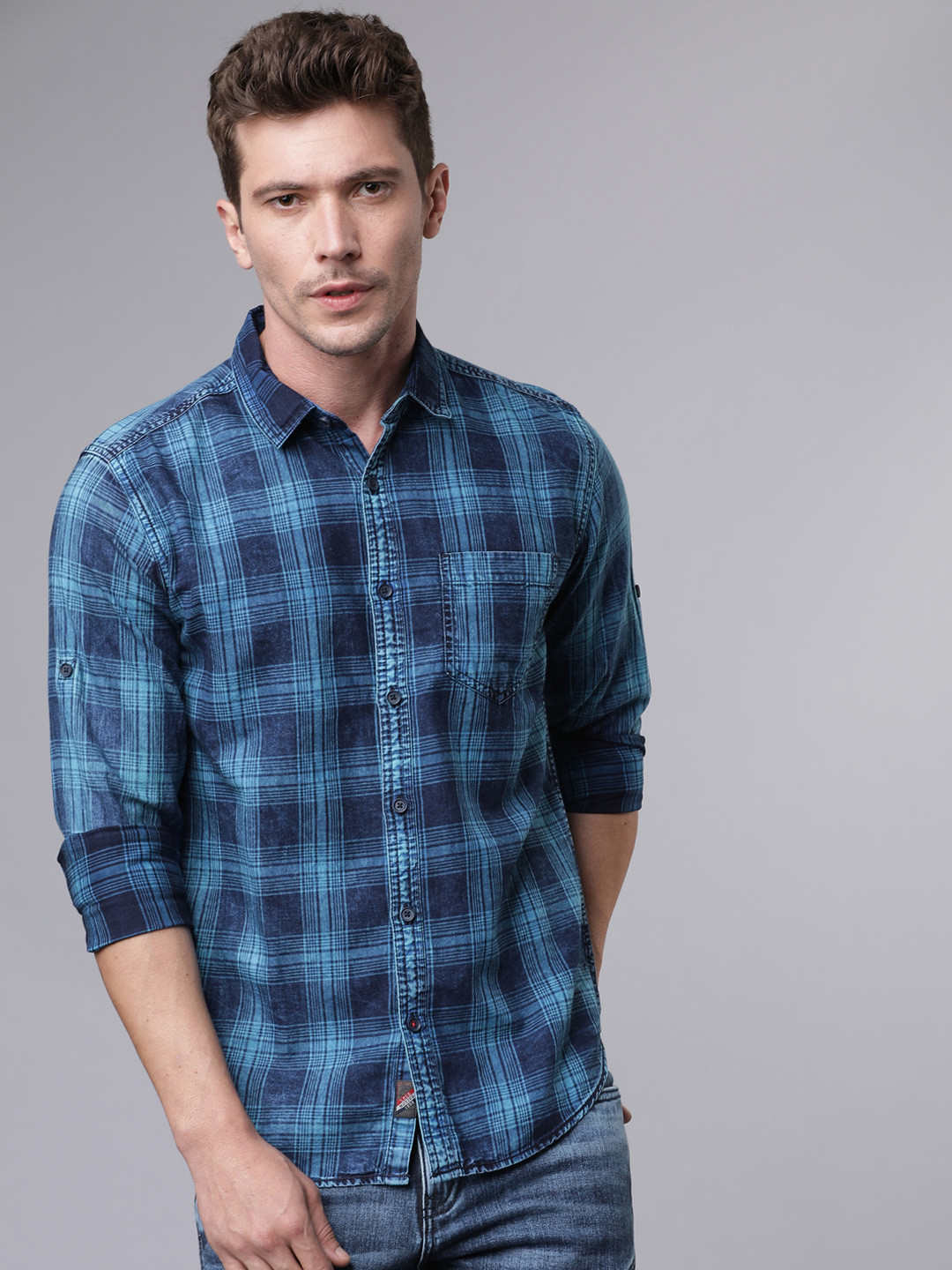 

LOCOMOTIVE Men Blue Slim Fit Checked Casual Shirt
