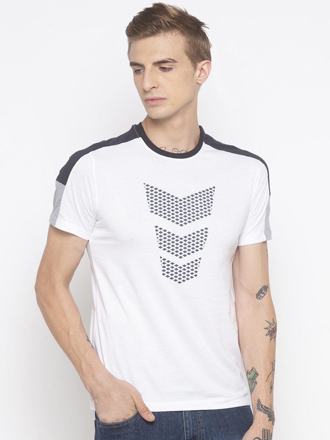 

Globus Men White Slim Fit Printed Round Neck T-shirt