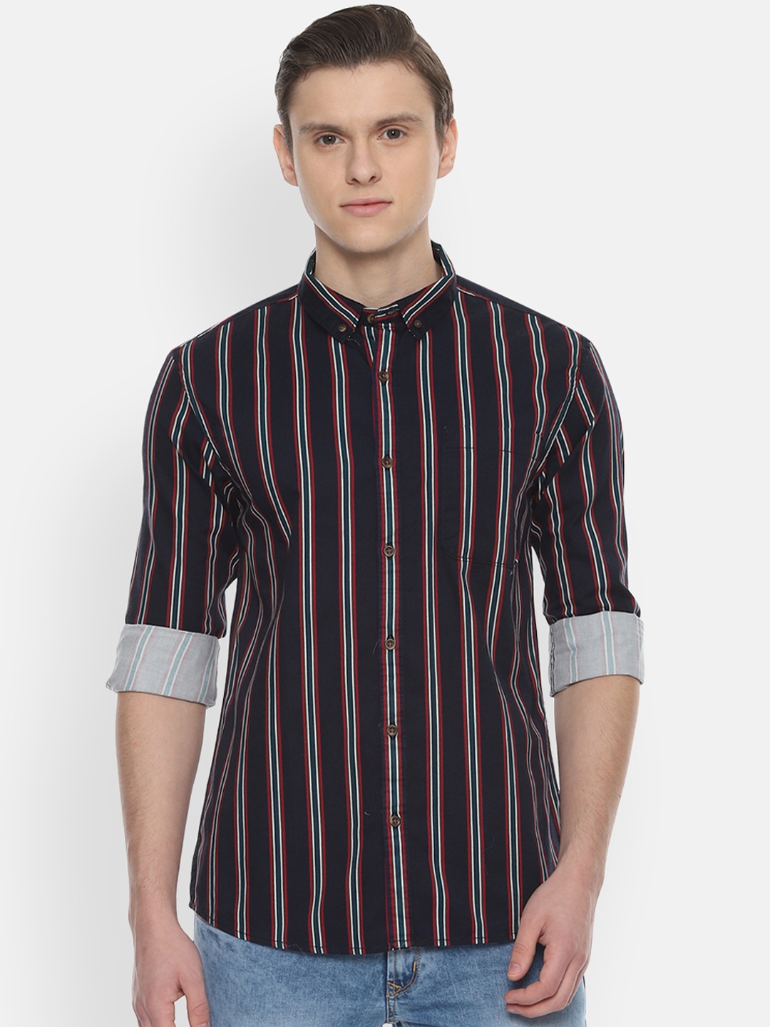 

People Men Navy Blue & Red Regular Fit Striped Casual Shirt