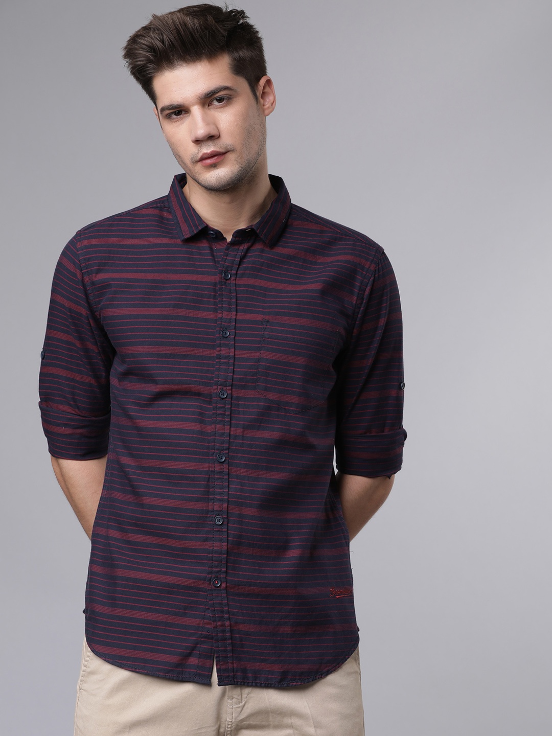 

LOCOMOTIVE Men Navy Blue & Red Slim Fit Striped Casual Shirt