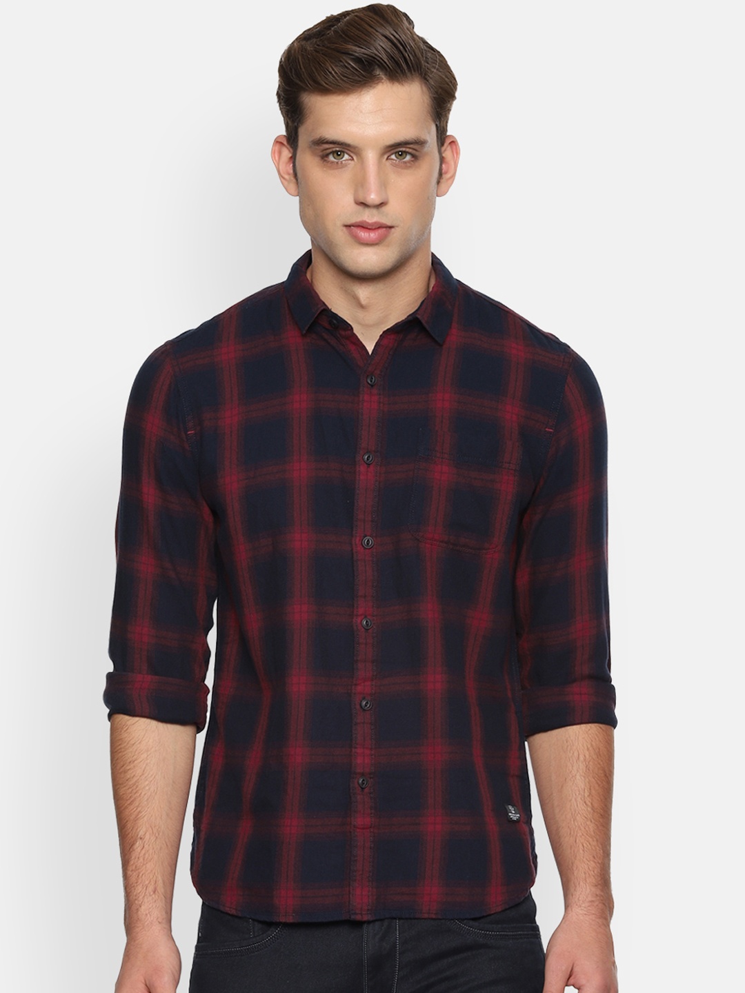 

People Men Navy Blue & Red Regular Fit Checked Casual Shirt