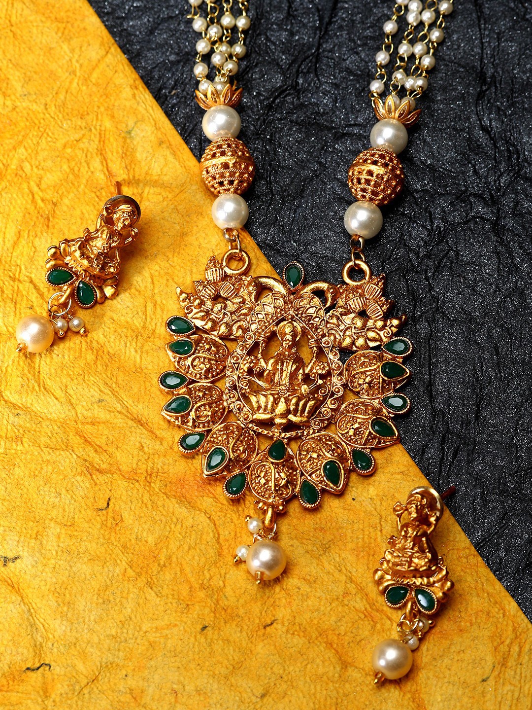 

ANIKAS CREATION Gold-Plated & Green Stone-Studded Beaded Temple Jewellery Set