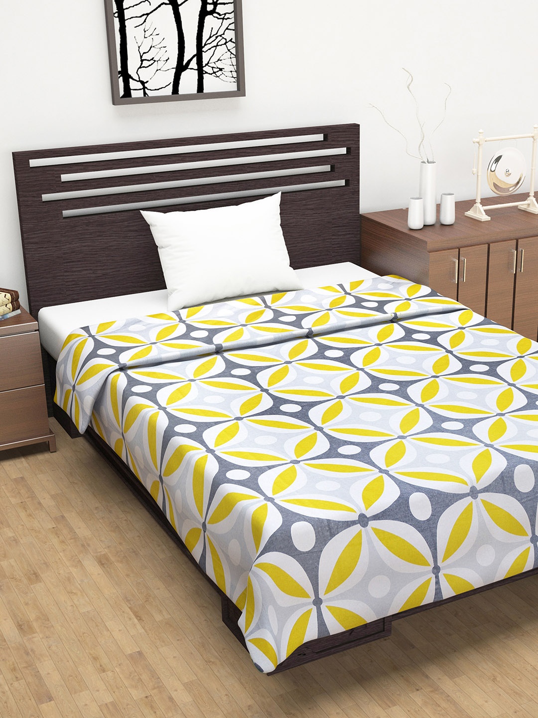 

Divine Casa Yellow & Grey Geometric AC Room 110 GSM Single Bed Dohar