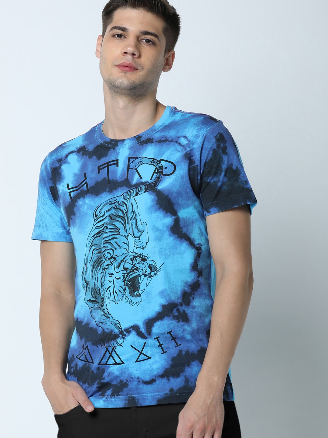

Huetrap Men Turquoise Blue & Black Dyed Round Neck T-shirt