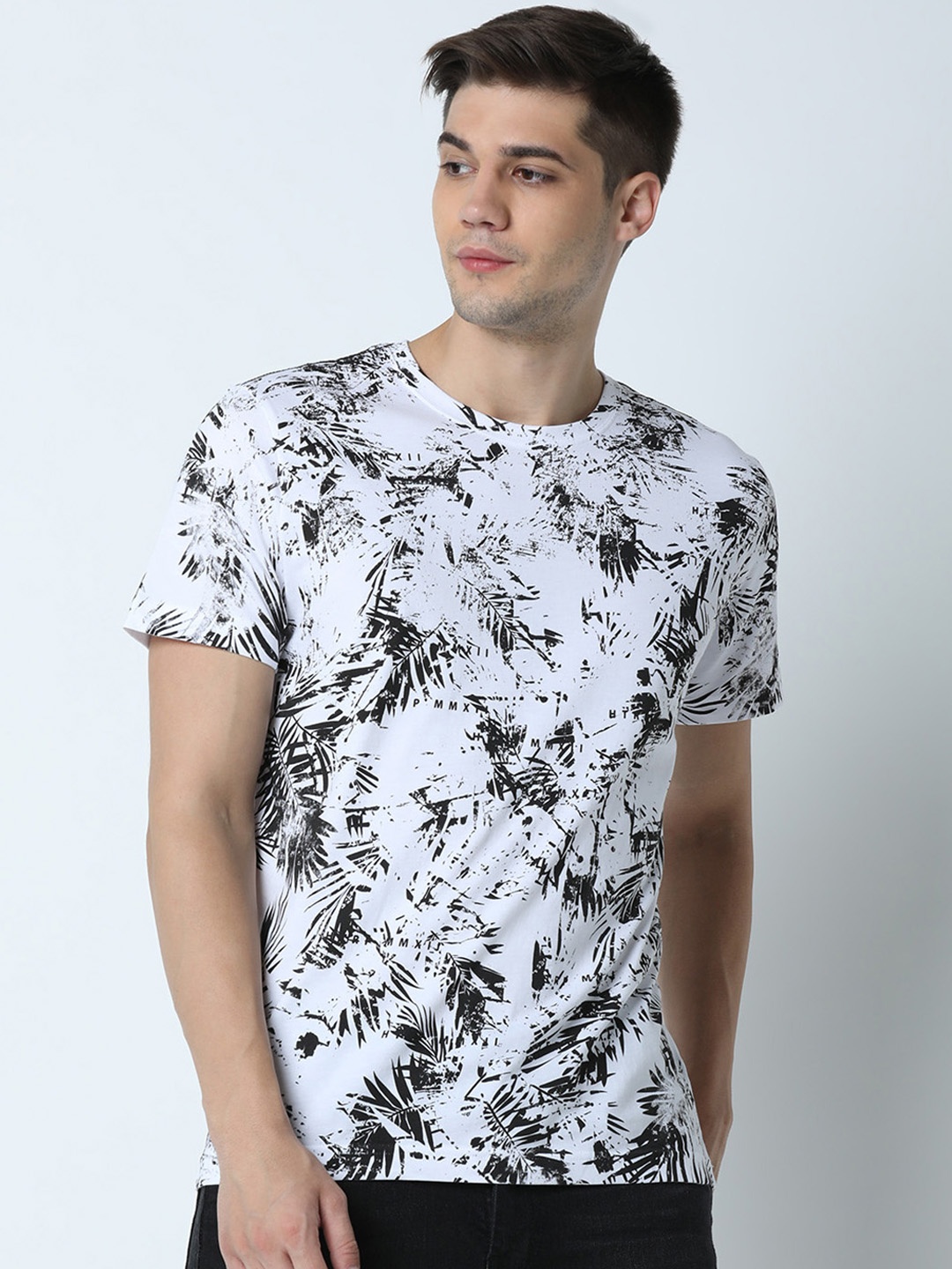 

Huetrap Men White Printed Round Neck T-shirt