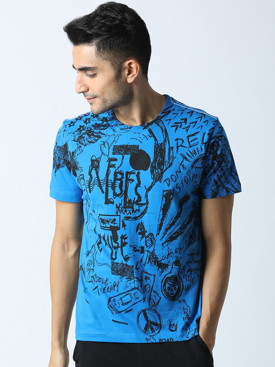 

Huetrap Men Blue & Black Printed Round Neck T-shirt
