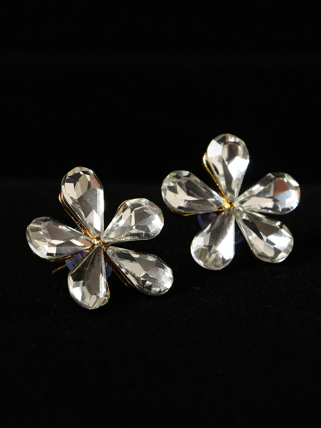 

ANIKAS CREATION White & Gold-Plated Floral Studs