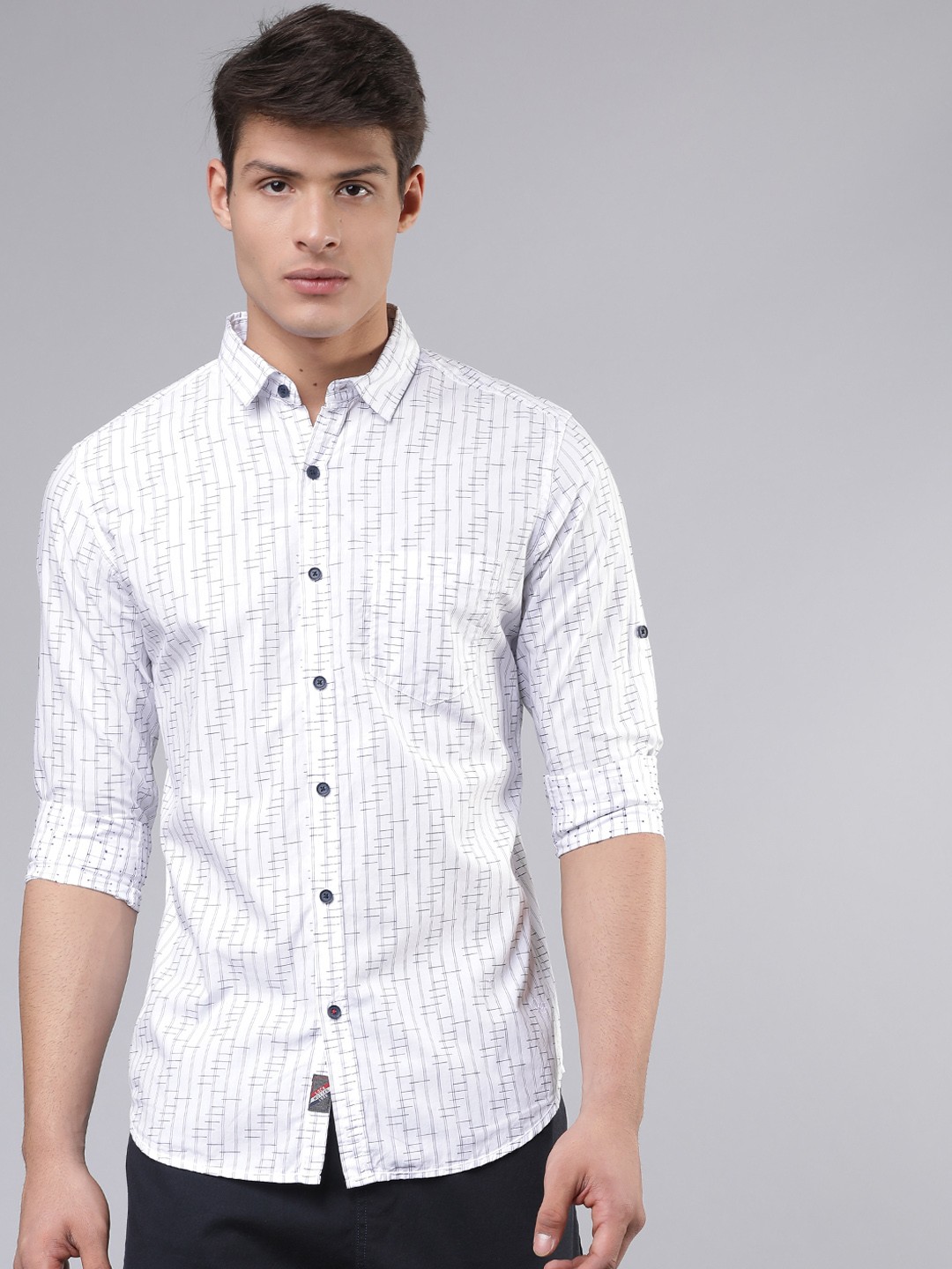 

LOCOMOTIVE Men White & Navy Blue Slim Fit Striped Casual Shirt
