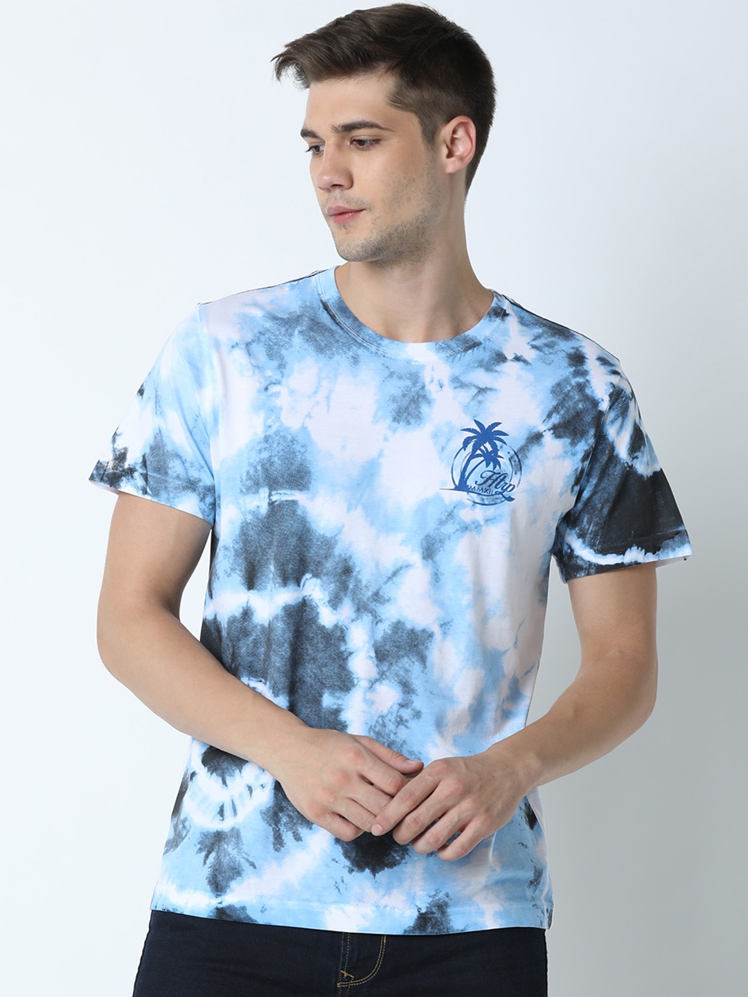 

Huetrap Men White & Blue Dyed Round Neck T-shirt