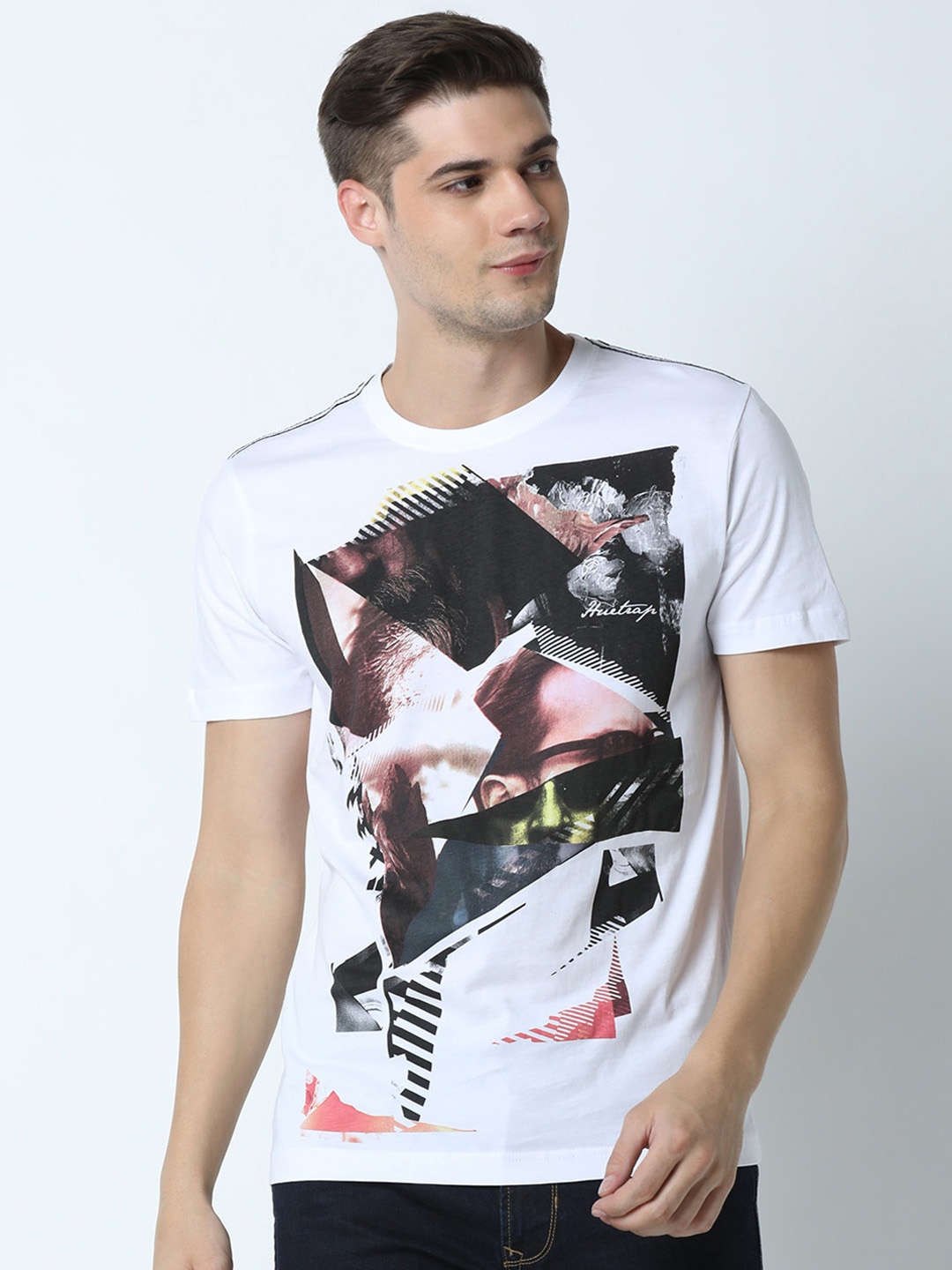 

Huetrap Men White & Black Printed Round Neck T-shirt