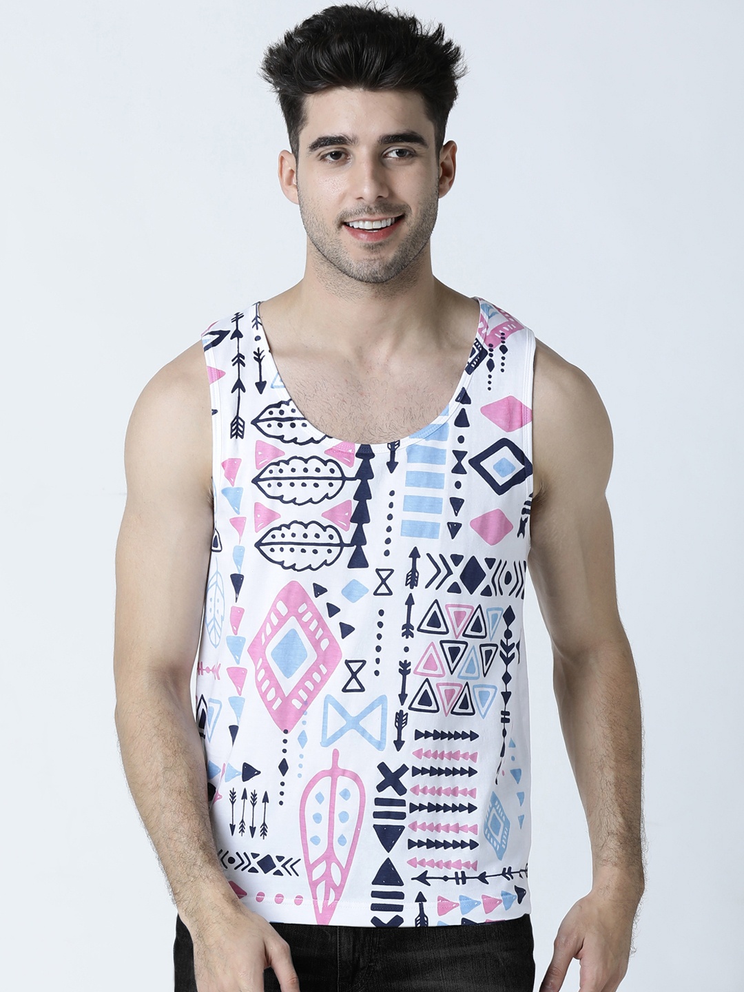 

Huetrap Men White & Blue Printed Scoop Neck T-shirt