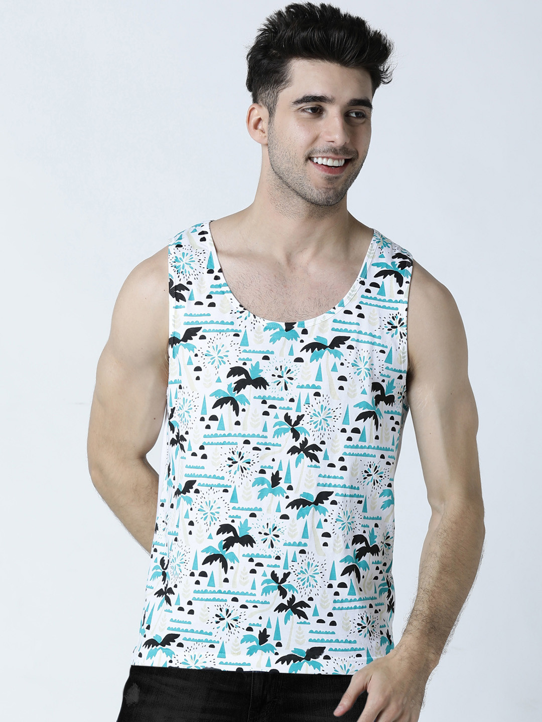 

Huetrap Men White & Blue Printed Scoop Neck T-shirt