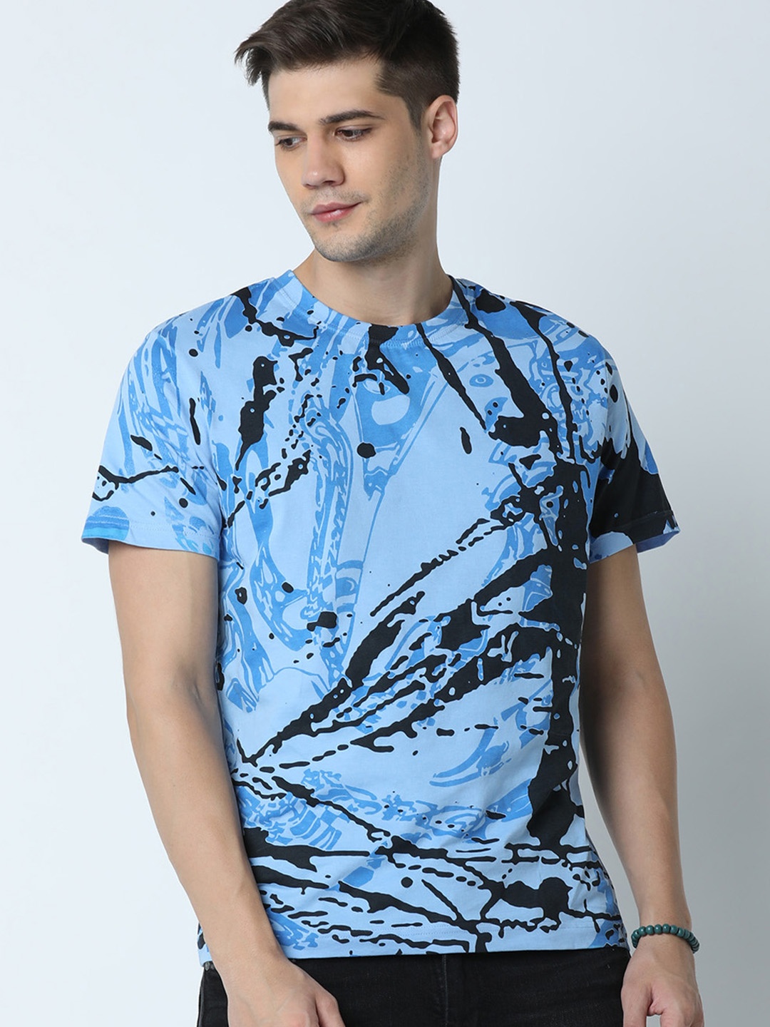 

Huetrap Men Blue Printed Round Neck T-shirt