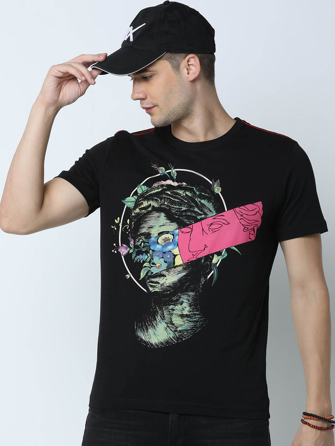 

Huetrap Men Black Printed Round Neck T-shirt