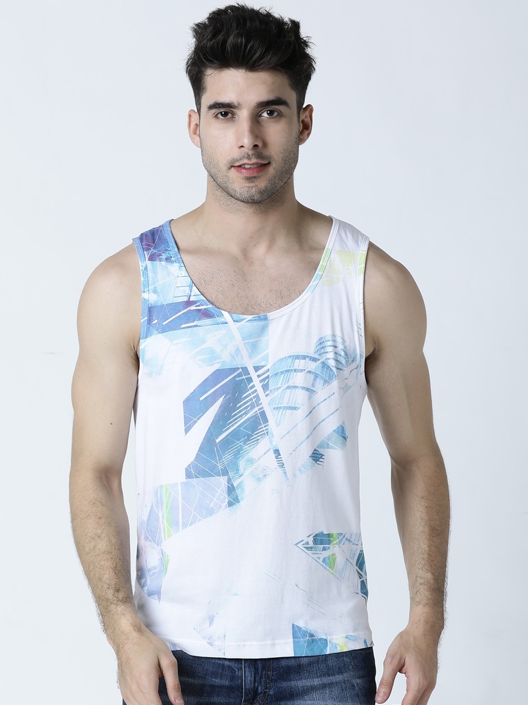 

Huetrap Men White & Blue Printed Scoop Neck T-shirt