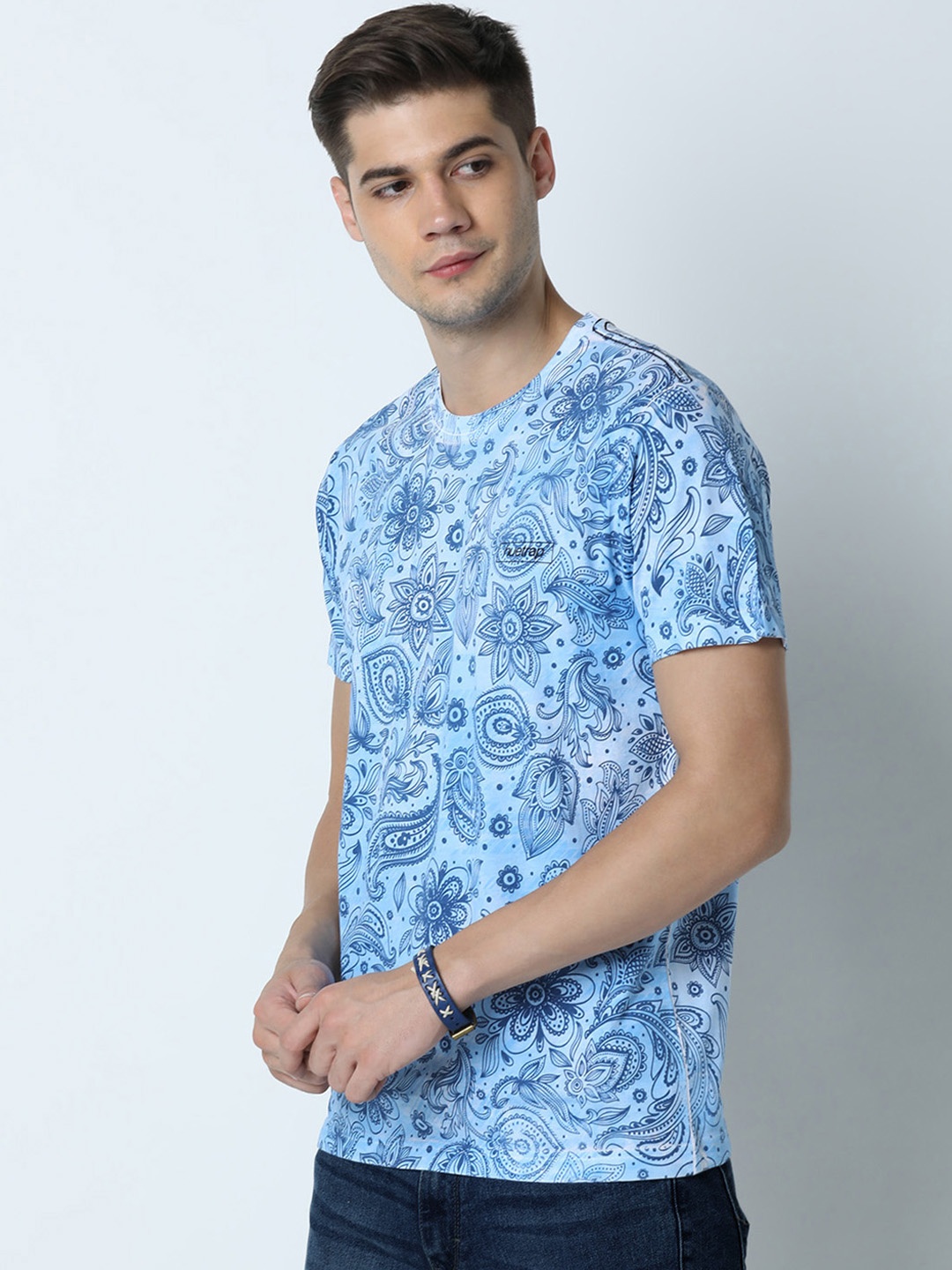 

Huetrap Men White & Blue Printed Round Neck T-shirt