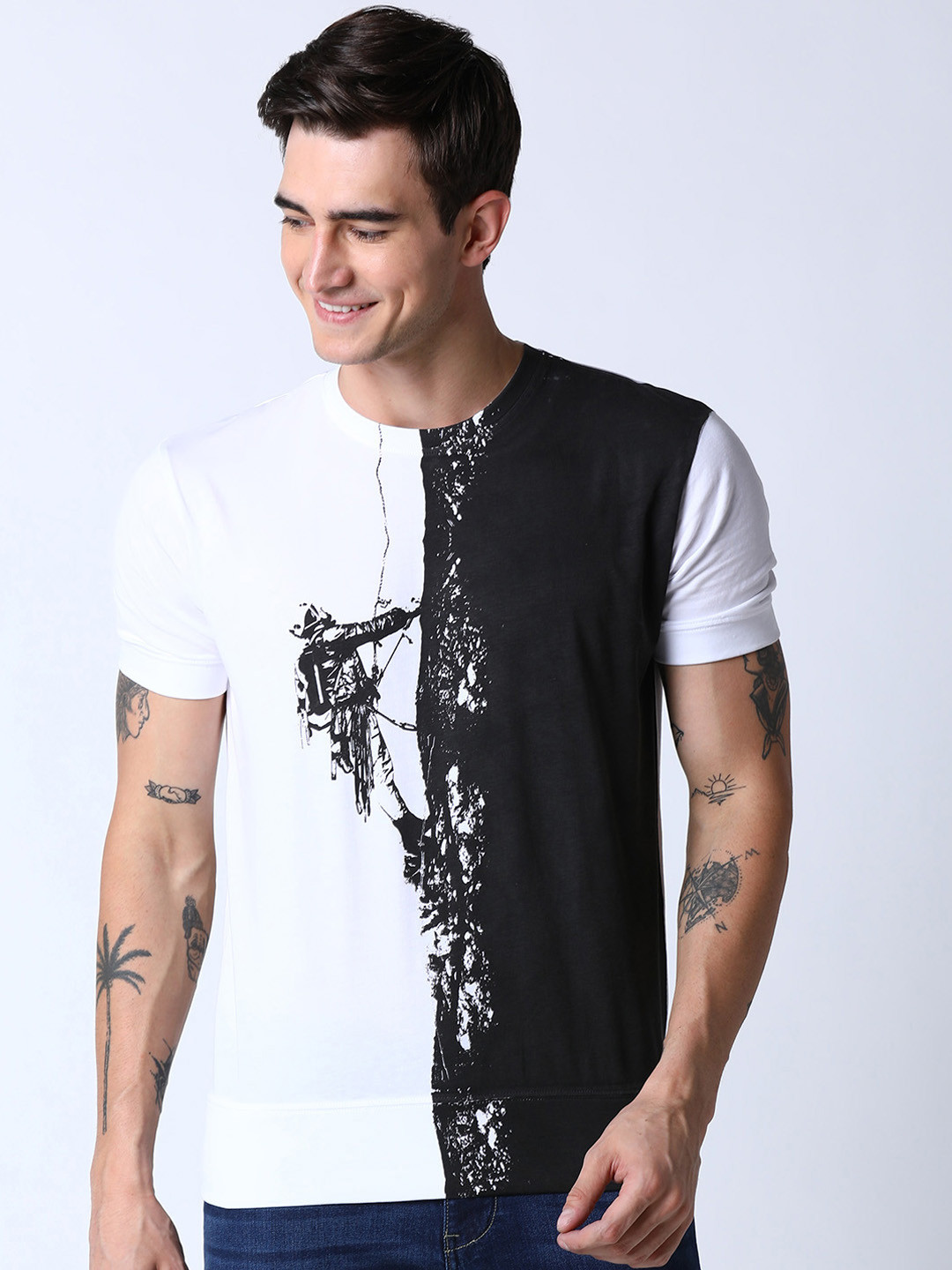 

Huetrap Men White Printed Round Neck T-shirt