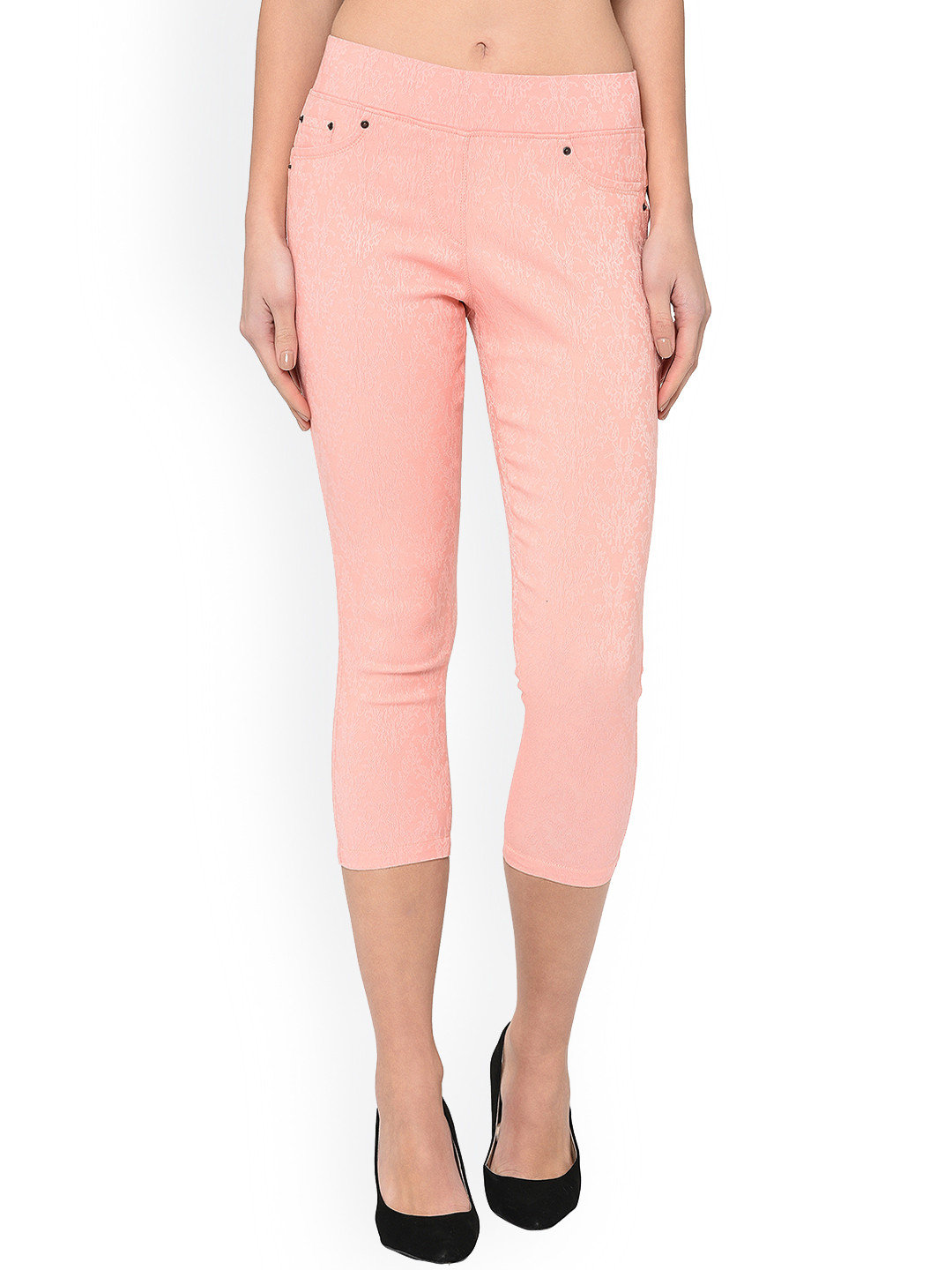 

Westwood Women Pink Solid Skinny Fit Capris