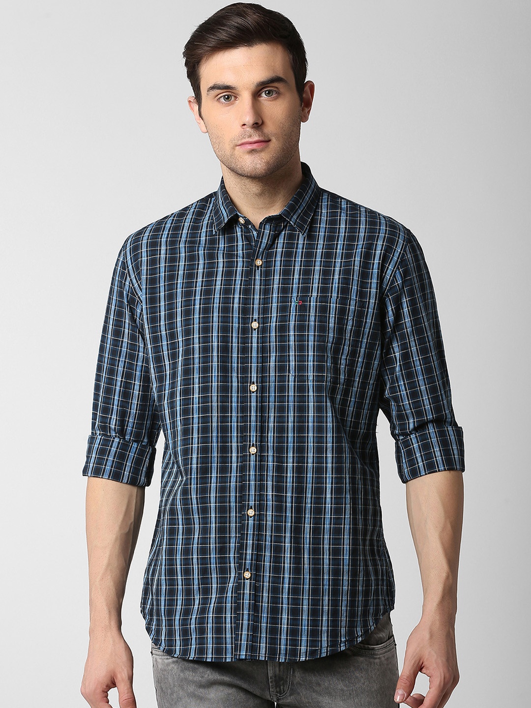 

Peter England Casuals Men Blue & Black Slim Fit Checked Casual Shirt
