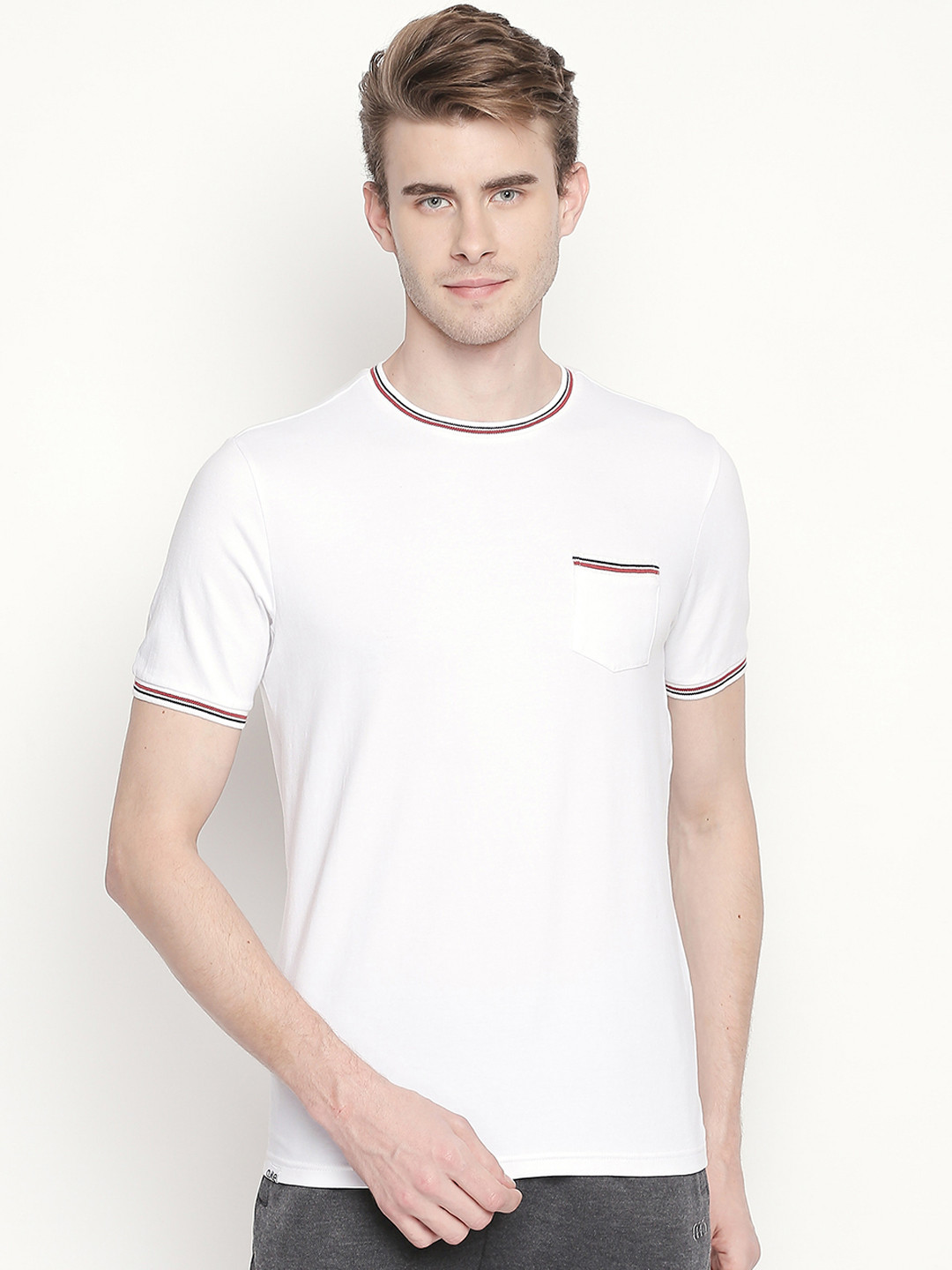

Ajile by Pantaloons Men White Solid Slim Fit Round Neck T-shirt