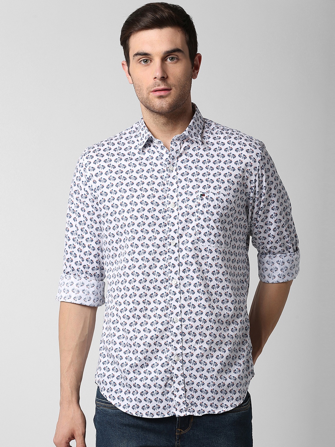

Peter England Casuals Men Blue & White Slim Fit Printed Casual Shirt