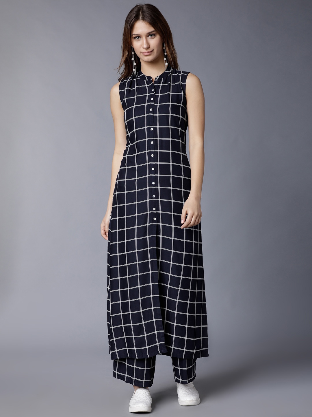 

Vishudh Women Navy Blue Printed Kurta with Palazzos