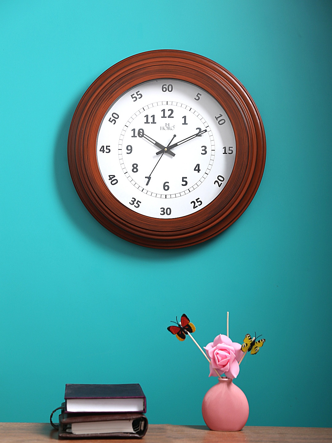 

Horo White Handcrafted Round Solid Analogue Wall Clock