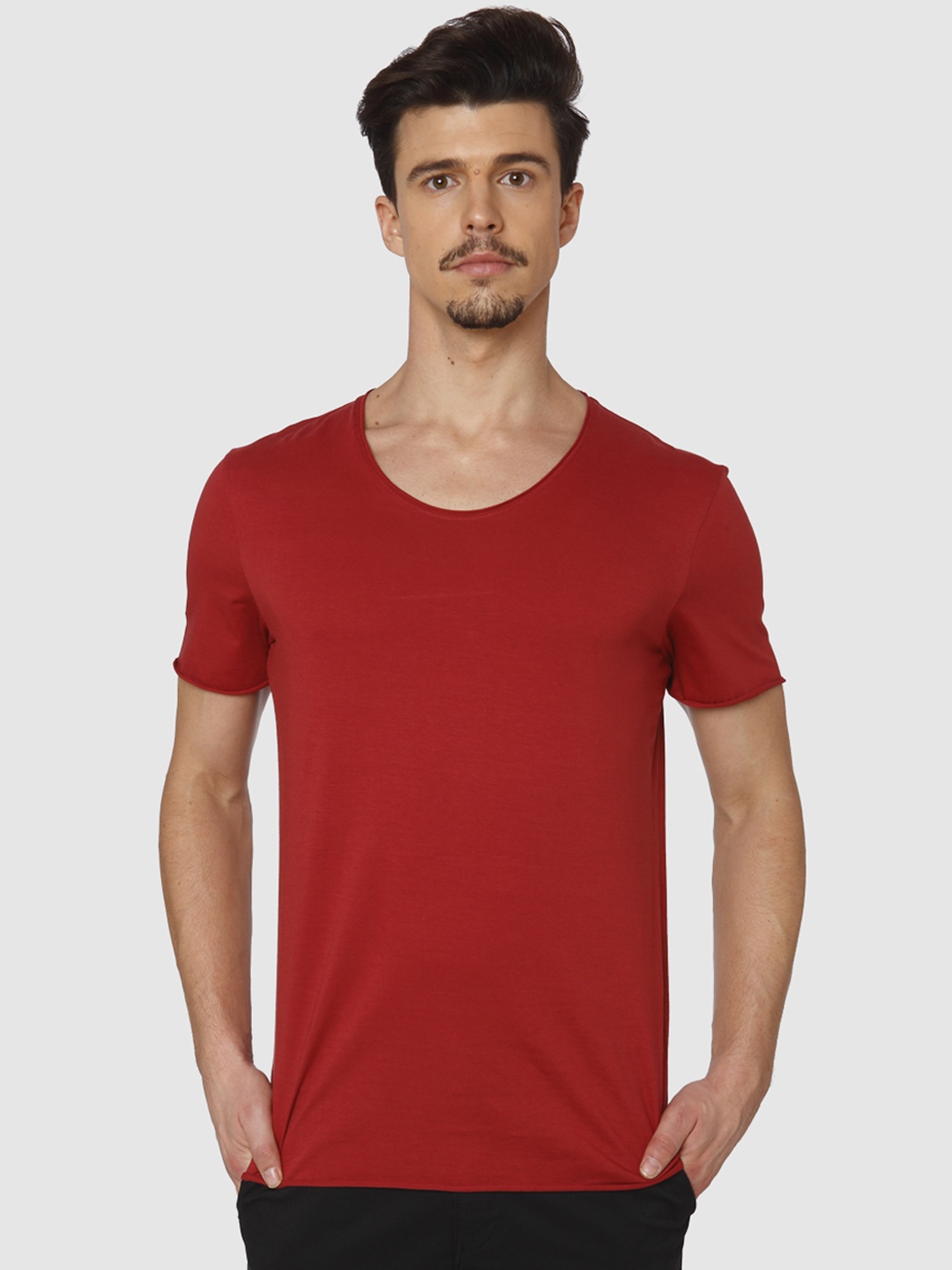 

SELECTED Men Red Solid Scoop Neck T-shirt