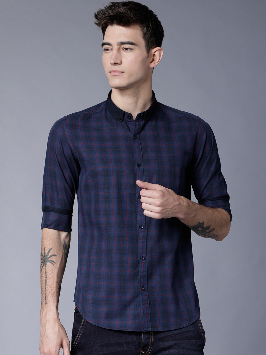 

Black coffee Men Navy Blue & Red Slim Fit Checked Casual Shirt