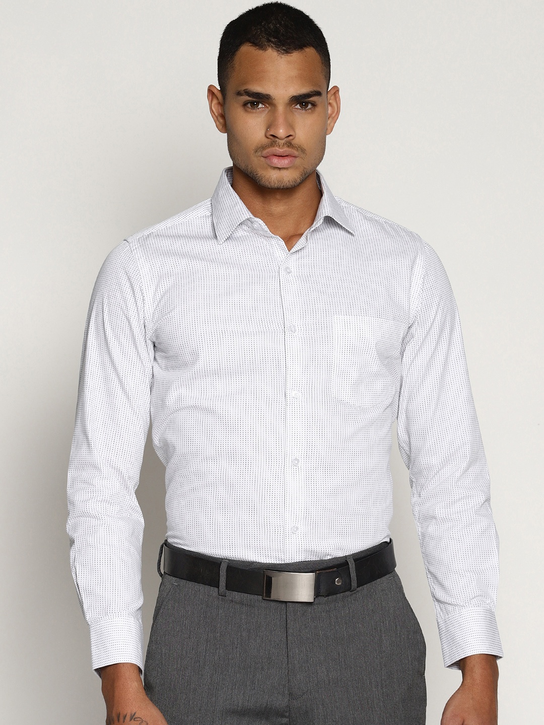 

IVOC Men White & Black Slim Fit Printed Formal Shirt