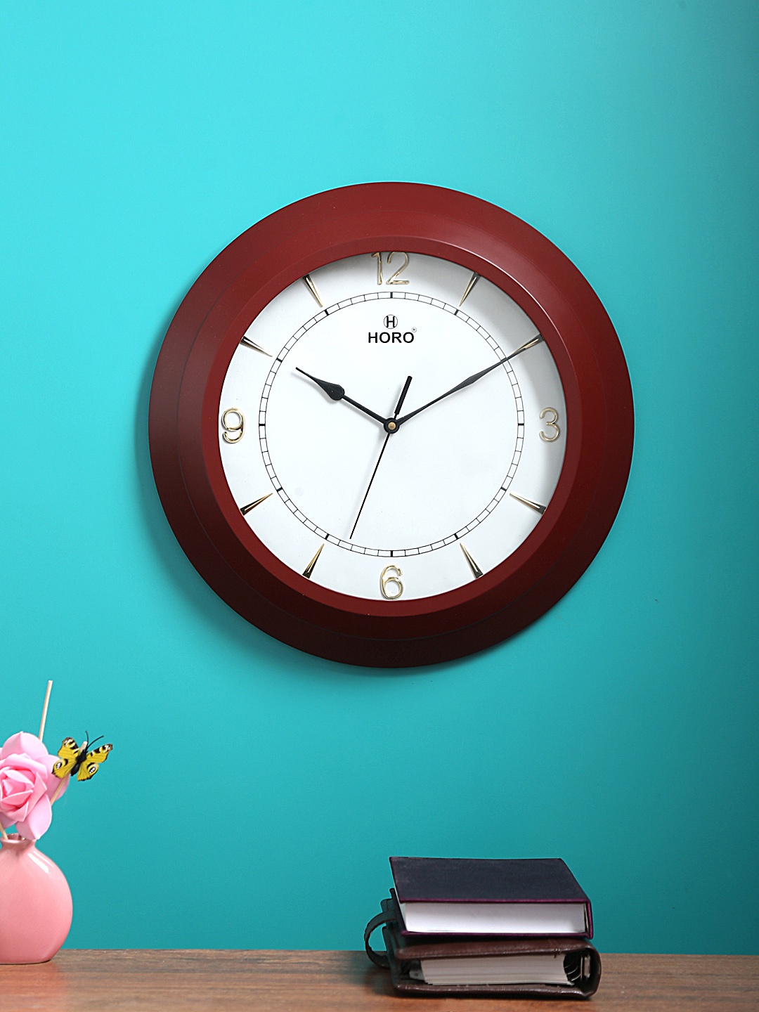 

Horo White Handcrafted Round Solid Analogue Wall Clock