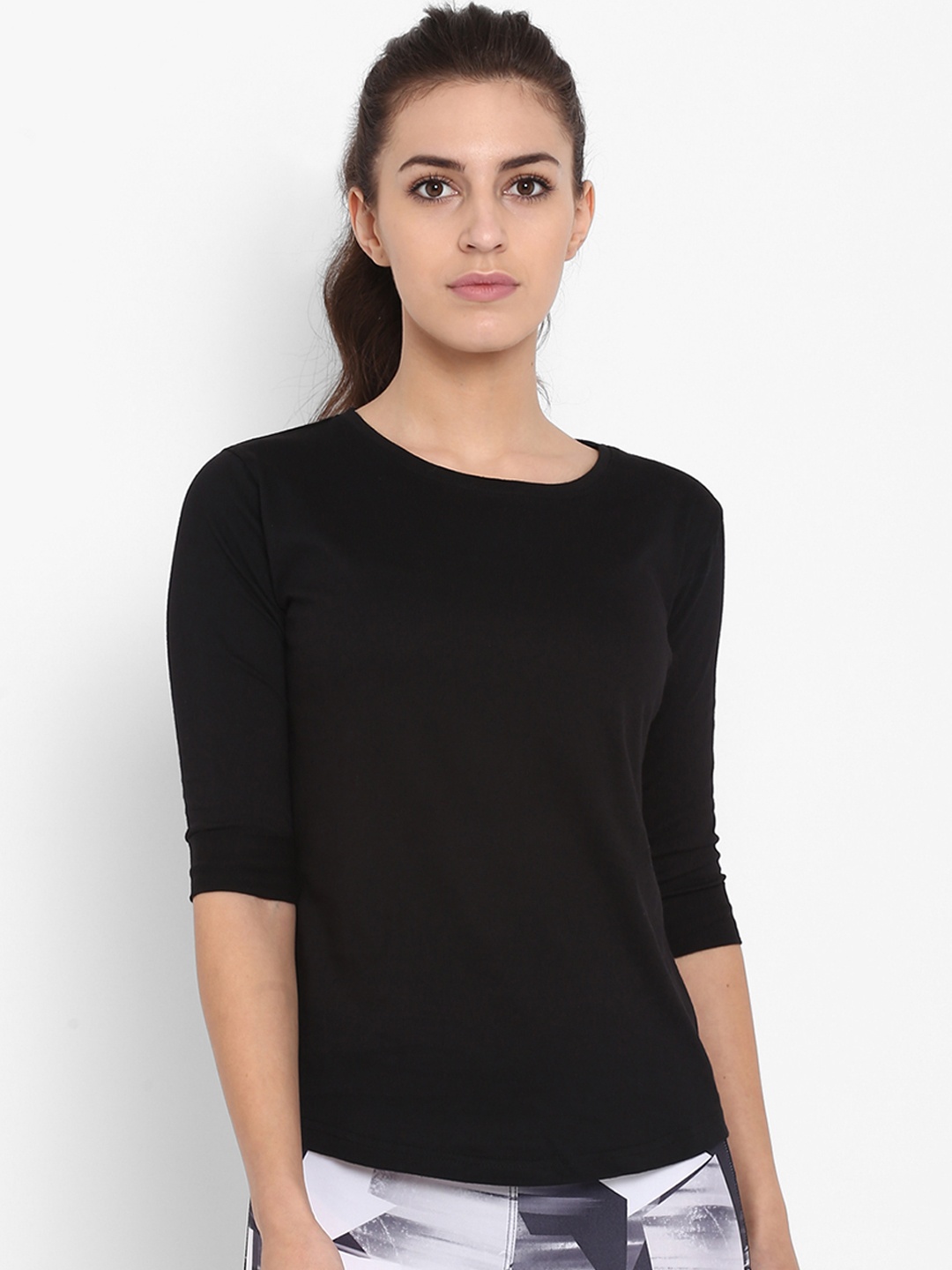 

appulse Women Black Solid Round Neck T-shirt