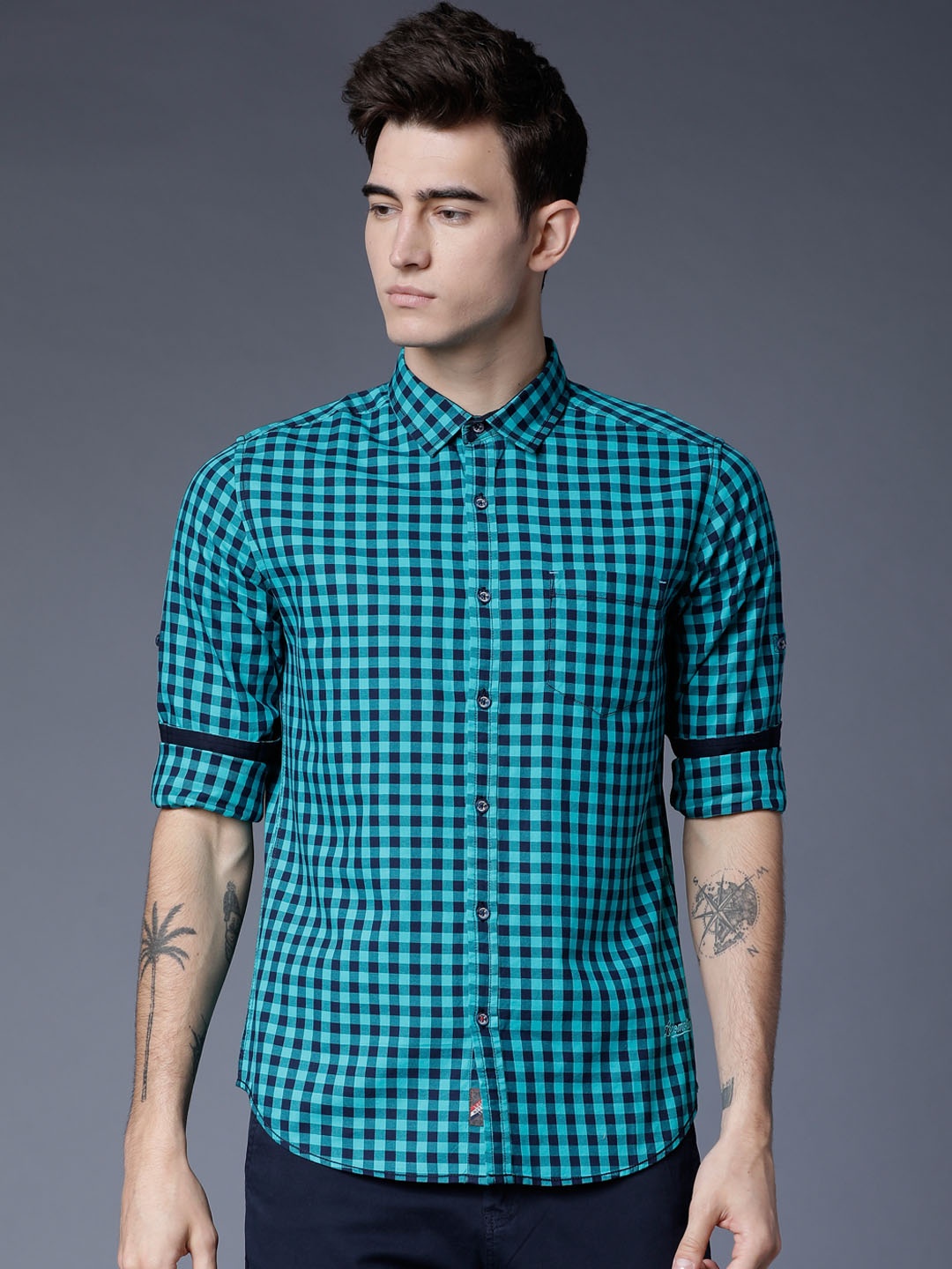 

LOCOMOTIVE Men Blue Slim Fit Checked Casual Shirt