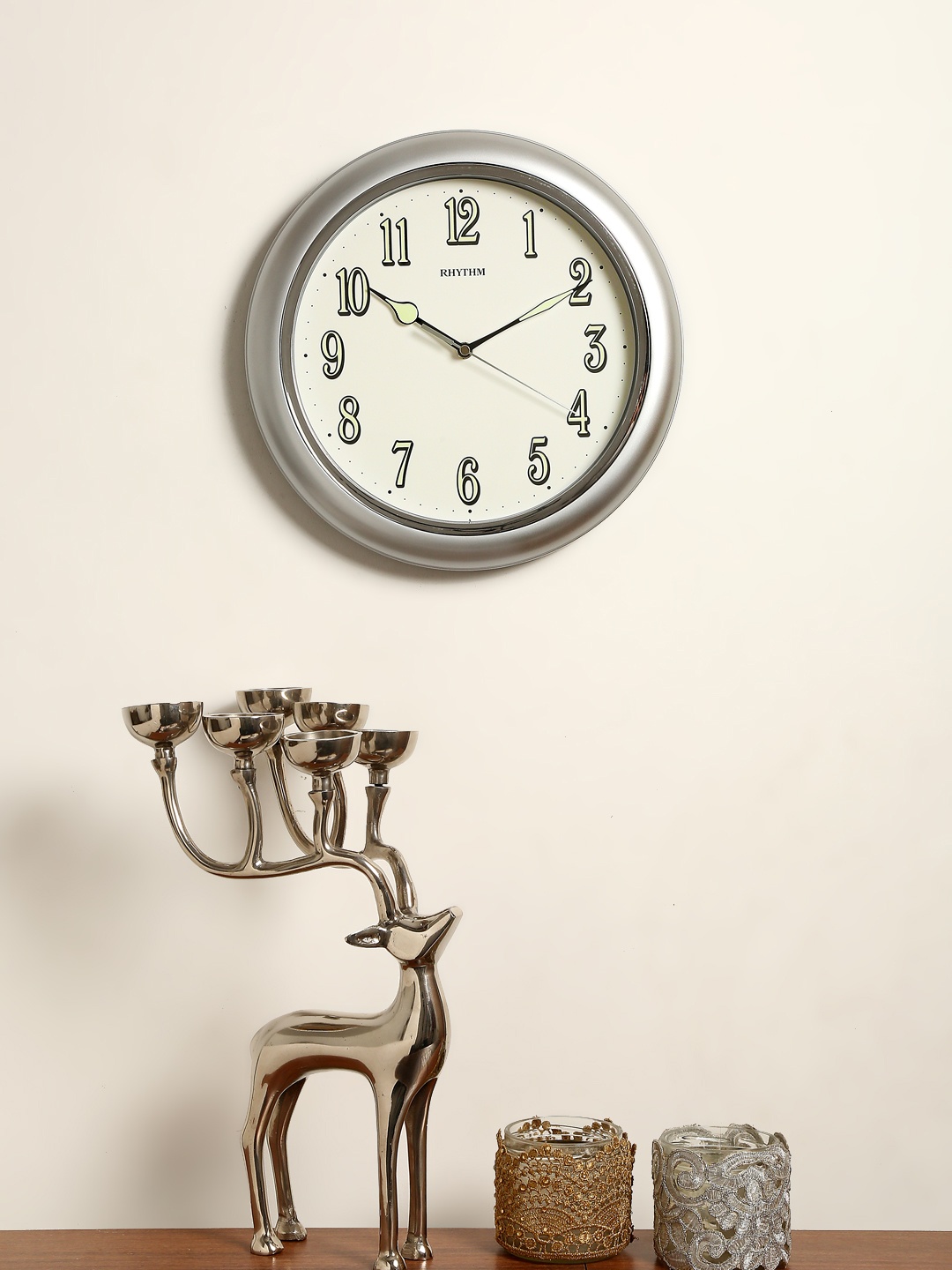 

Rhythm Silver-Toned Handcrafted Round Solid Analogue Wall Clock