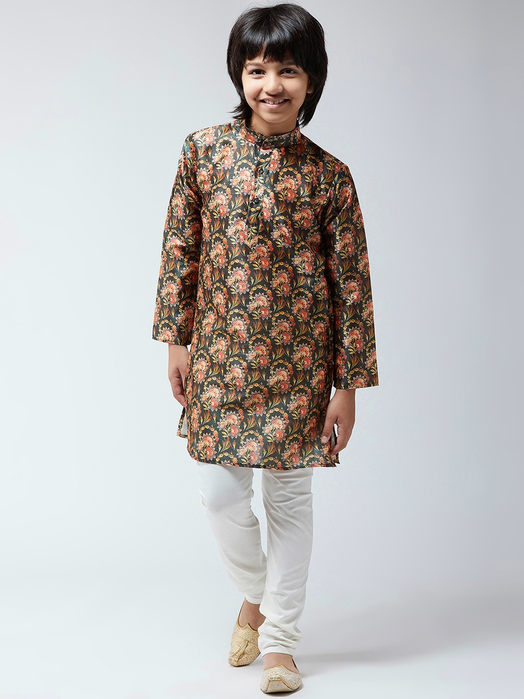 

SOJANYA Boys Black & Off-White Printed Kurta with Churidar