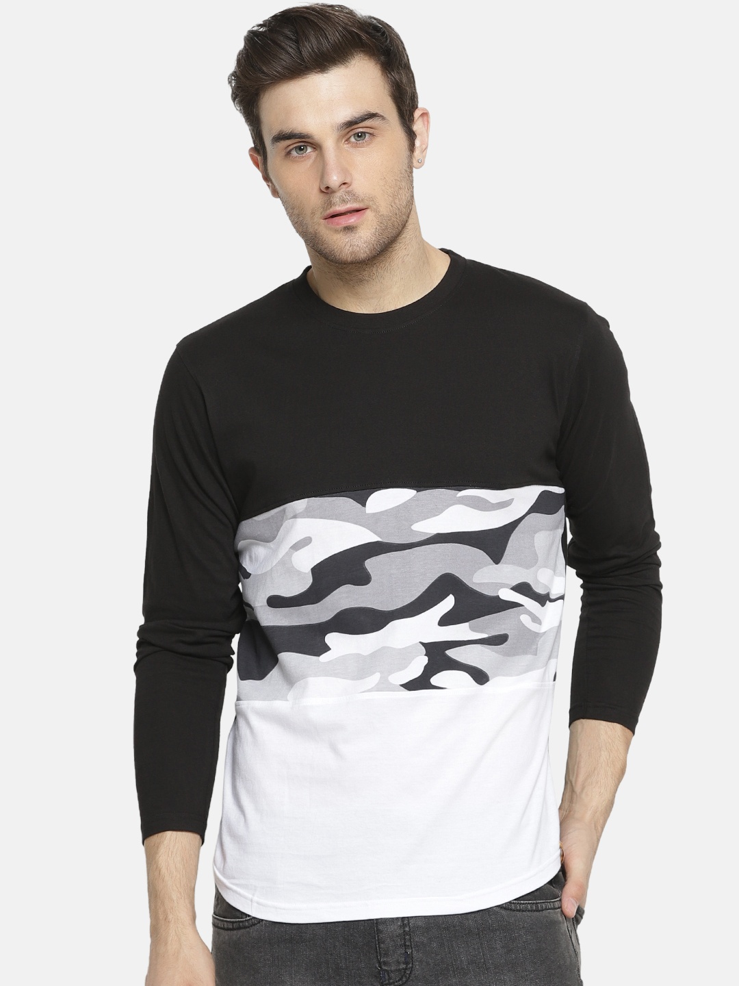 

Campus Sutra Men White Printed Round Neck T-shirt