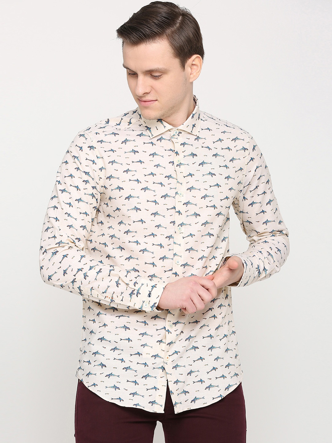 

SIMON CARTER LONDON Men Beige Slim Fit Printed Casual Shirt