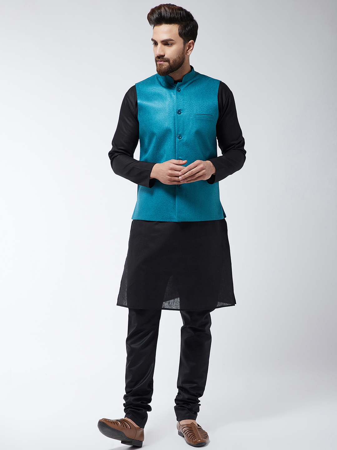 

SOJANYA Men Black & Blue Solid Kurta with Churidar