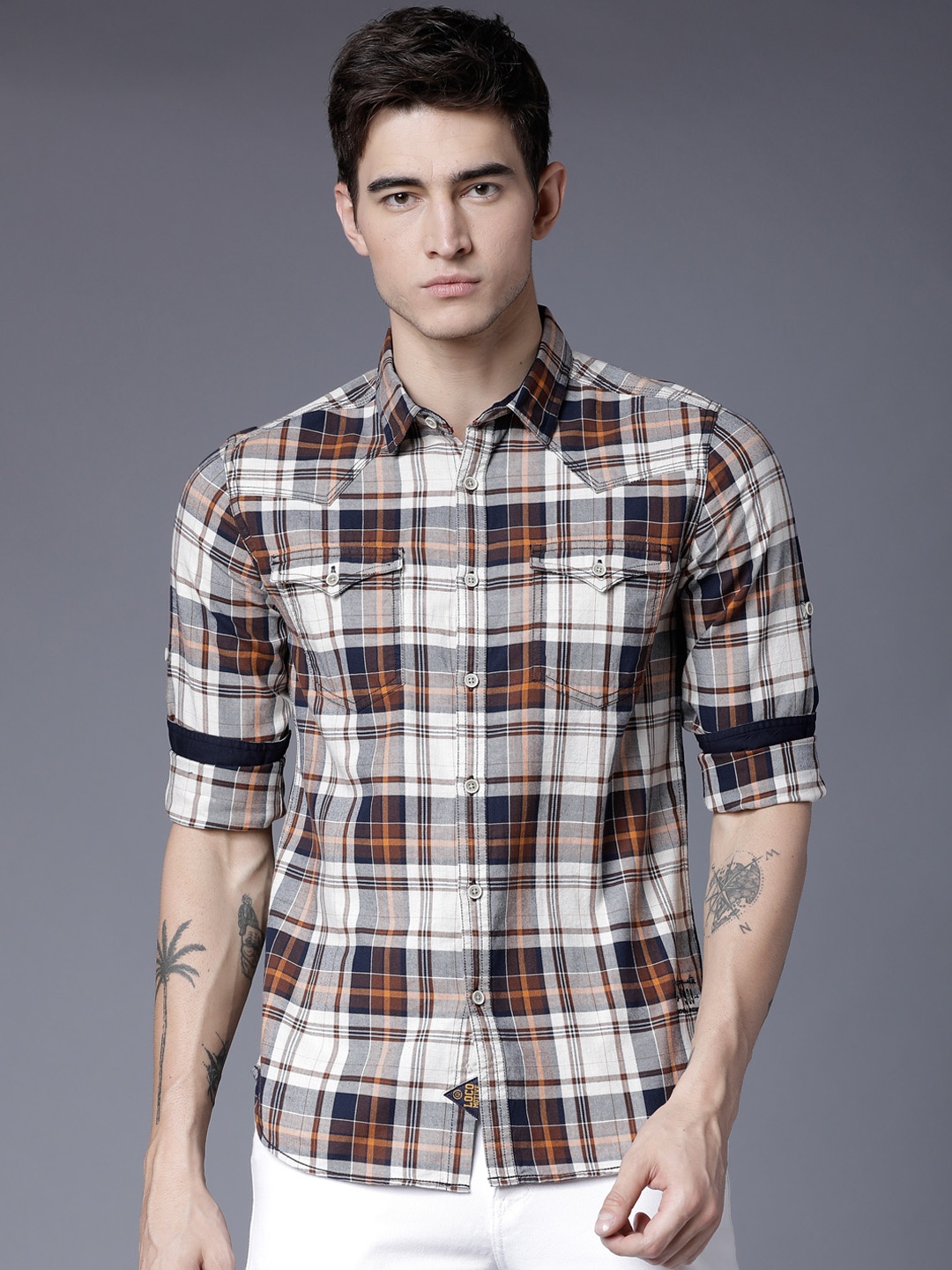 

LOCOMOTIVE Men Navy Blue Slim Fit Checked Casual Shirt
